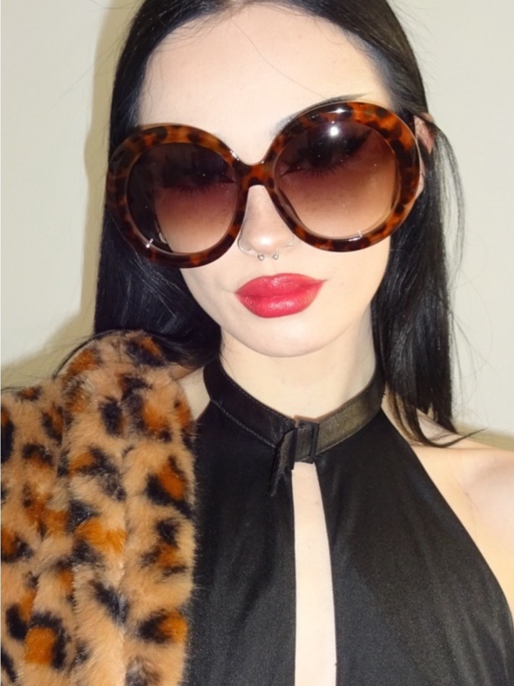 Vintage-Inspired Oversized Tortoiseshell Sunglasses - Women